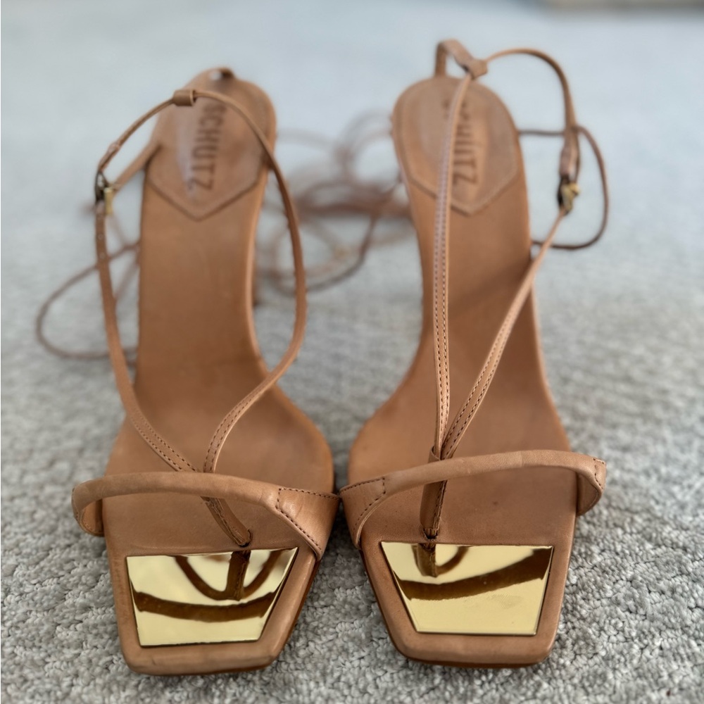 Schultz shoes with optional straps